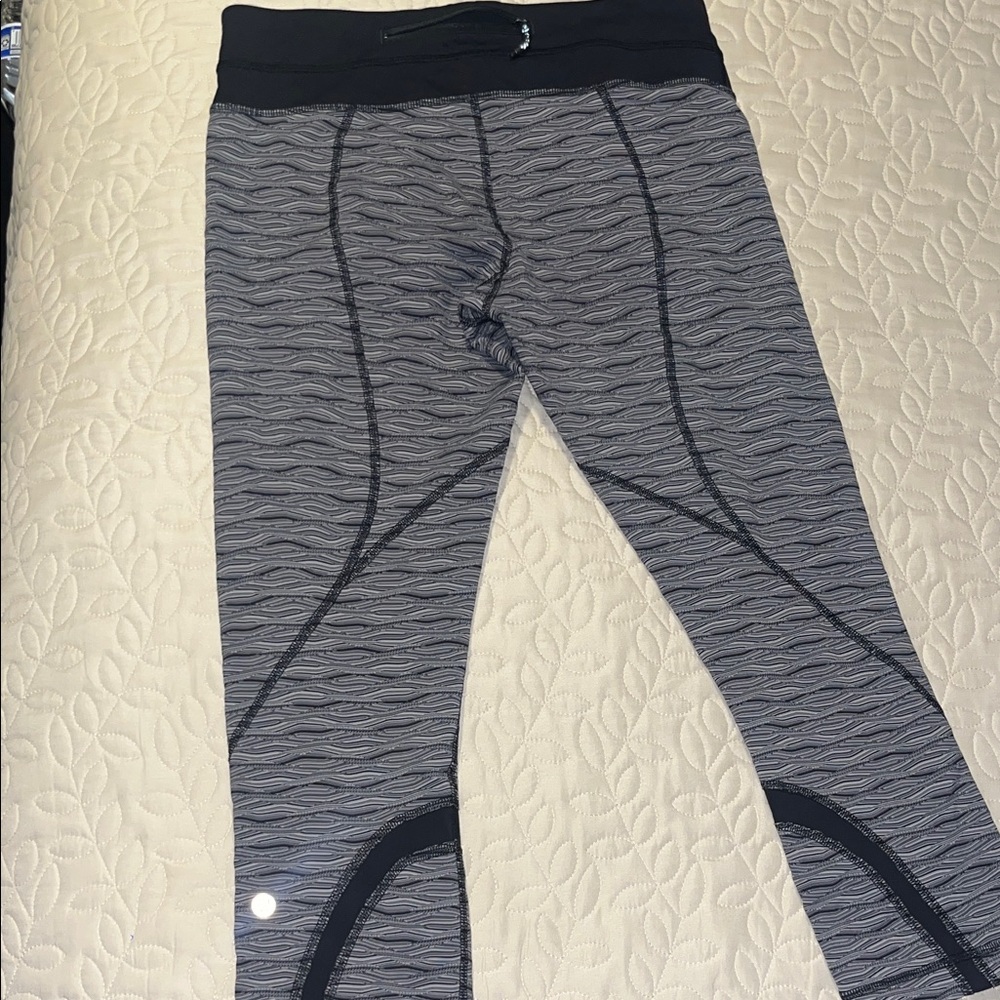 Lululemon Athletica Wave Pattern Leggings in Black and Gray